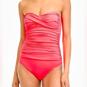 NWT ANNIE NICOLE Pink Twist Front Bandeaukini And Side Tide Swim Set. Size: (M).